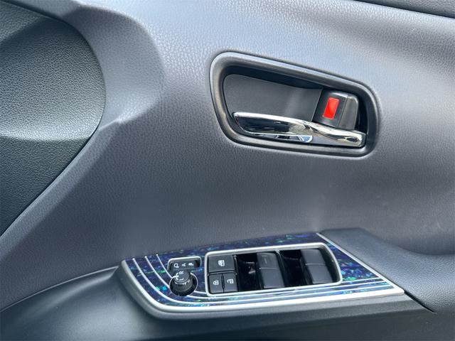 プリウス Ａツーリングセレクション　ＥＴＣ　クリアランスソナー　レーンアシスト　オートクルーズコントロール　パークアシスト　衝突被害軽減システム　ＴＶ　アルミホイール　オートマチックハイビーム　オートライト　ＬＥＤヘッドランプ　ＣＶＴ（18枚目）