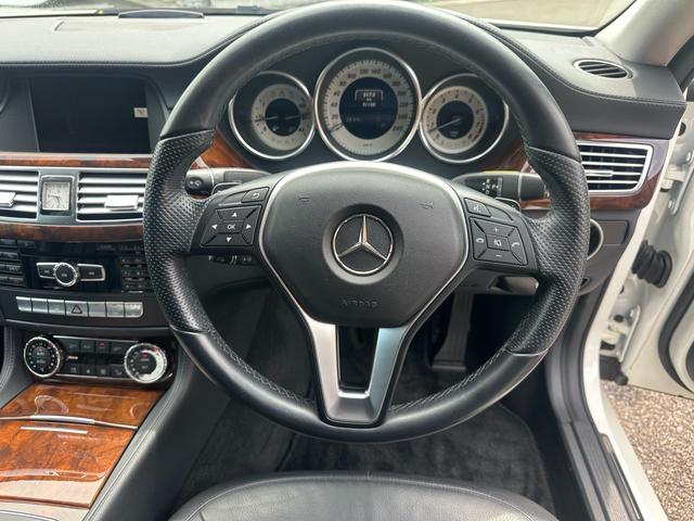 ＣＬＳクラス ＣＬＳ３５０　サンルーフ！！禁煙車！！インテリジェントキー！！プッシュスタート！！内外装クリーニング済み！！ＴＶキット！！パワートランク！！ＥＴＣ！！社外グリル！！フロントスポイラー！！ＡＭＧ純正オプションアルミ！（8枚目）