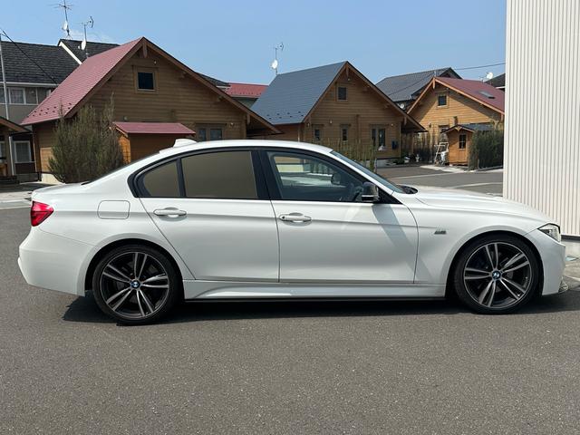 ３シリーズ ３２０ｄ　Ｍスポーツ　買取車両！！内外装クリーニング済み！！純正ナビゲーション！！ＥＴＣ！！パドルシフト！！アイドルストップ！！ディーゼルターボ！！フロントスポイラー！！（17枚目）