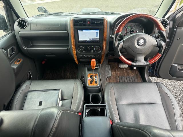 ジムニー クロスアドベンチャーＸＣ　買取車両！！外装のみマッドブラック塗装！！社外ナビゲーション！！ＥＴＣ！！キーレス！！内外装クリーニング済み！！社外足回り！！社外エアクリ！！（2枚目）