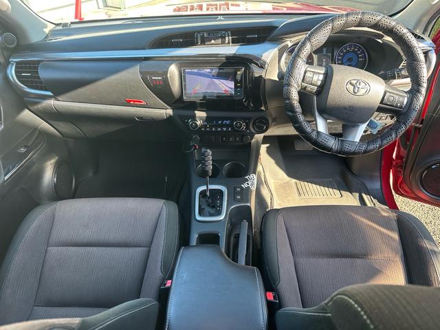 ハイラックス Ｚ　ワンオーナー！禁煙車！構造変更済み！リフトアップ（ビルシュタイン）！ブロックタイヤ！ヒッチメンバー！前後ドラレコ！社外ナビ！ＷＰＦフォグ！バックカメラ！内外装クリーニング済み！（2枚目）