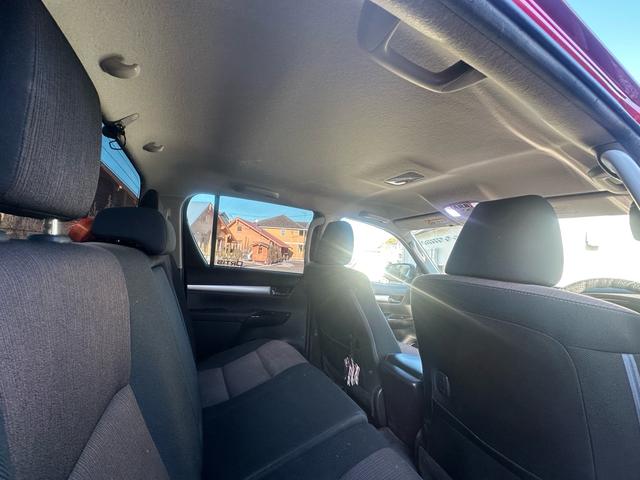 ハイラックス Ｚ　ワンオーナー！禁煙車！構造変更済み！リフトアップ（ビルシュタイン）！ブロックタイヤ！ヒッチメンバー！前後ドラレコ！社外ナビ！ＷＰＦフォグ！バックカメラ！内外装クリーニング済み！（5枚目）