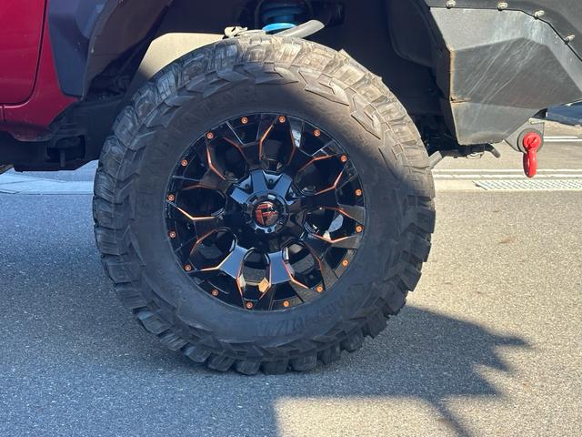 ハイラックス Ｚ　ワンオーナー！禁煙車！構造変更済み！リフトアップ（ビルシュタイン）！ブロックタイヤ！ヒッチメンバー！前後ドラレコ！社外ナビ！ＷＰＦフォグ！バックカメラ！内外装クリーニング済み！（22枚目）