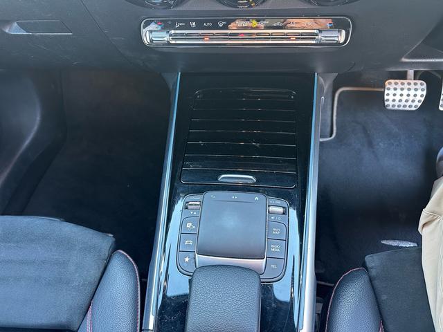 ＧＬＢ ＧＬＢ２００ｄ　ＡＭＧライン　ワンオーナー！！禁煙車！！純正ナビゲーション！！アラウンドビュー！！パドルシフト！！ディーゼルターボ！！パワートランク！！内外装クリーニング済み！！ドライブレコーダー！！スペアキー！！（10枚目）