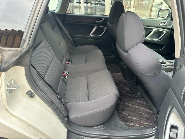 レガシィツーリングワゴン ２．０ｉ　アドバンテージライン　インテリジェントキー！！パドルシフト！！純正ナビゲーション！！ＥＴＣ！！内外装クリーニング済み！！４ＷＤ！！（4枚目）