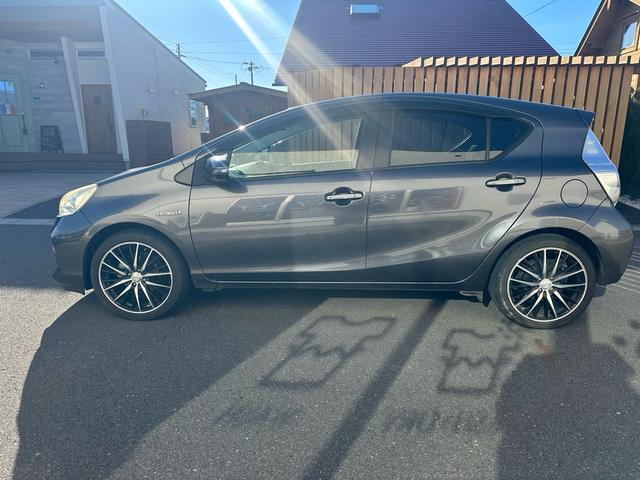 アクア S スマートキー!!内外装クリーニング済み!!スペアキー!!ドライブレコーダー!!ETC!!禁煙車!!純正ナビゲーション!!バックカメラ!!地デジ!!(16枚目)