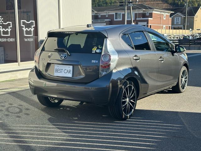 アクア S スマートキー!!内外装クリーニング済み!!スペアキー!!ドライブレコーダー!!ETC!!禁煙車!!純正ナビゲーション!!バックカメラ!!地デジ!!(19枚目)