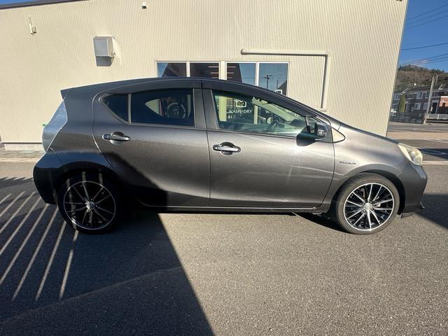 アクア S スマートキー!!内外装クリーニング済み!!スペアキー!!ドライブレコーダー!!ETC!!禁煙車!!純正ナビゲーション!!バックカメラ!!地デジ!!(20枚目)