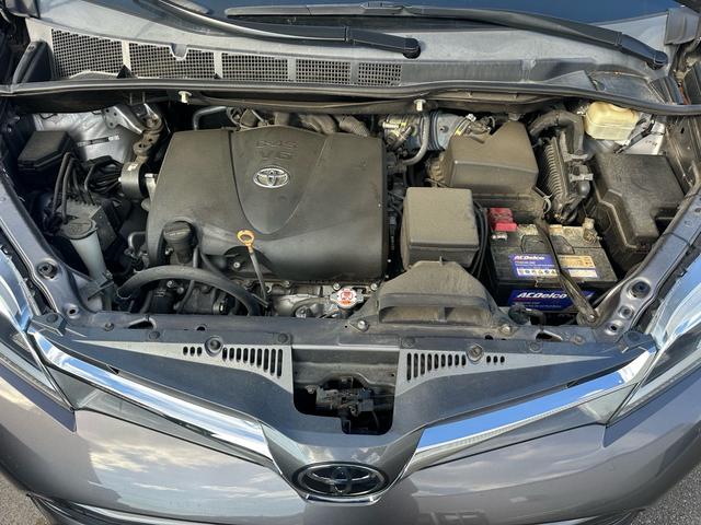 シエナ リミテッド2018年モデル 国内ワンオーナー!実走行!後期!35GTR純正20インチ!サンルーフ!ブラウンレザー!両側パワースライド!パワーバックドア!クルコン!ETC!キャプテンシート!オットマン!内外装クリーニング済み!(18枚目)