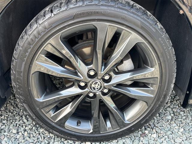 プリウス Ｓ　モデリスタエアロ　カローラツーリング純正１７インチホイール　ＥＴＣ　バックカメラ　ナビ　ＴＶ　オートライト　ＨＩＤ　ＣＶＴ　スマートキー　電動格納ミラー　盗難防止システム　Ｂｌｕｅｔｏｏｔｈ（17枚目）