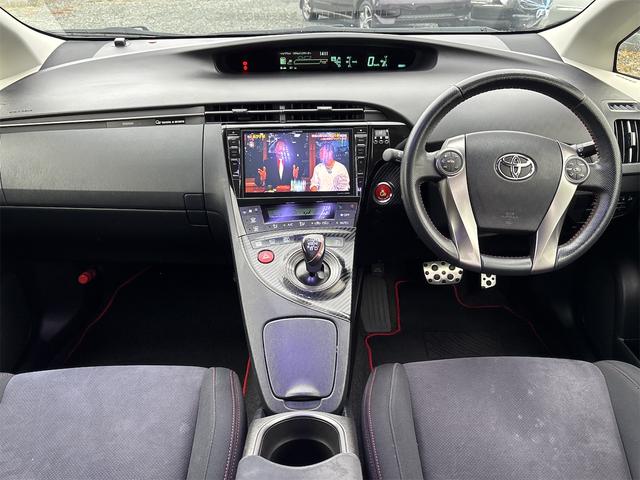 プリウス Ｓツーリングセレクション・Ｇ’ｓ　ＥＴＣ　バックカメラ　ＴＶ　アルミホイール　オートライト　ＣＶＴ　スマートキー　電動格納ミラー　エアコン　パワーステアリング　パワーウィンドウ（2枚目）