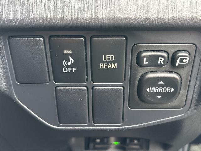 プリウス Ｓツーリングセレクション・Ｇ’ｓ　ＥＴＣ　バックカメラ　ＴＶ　アルミホイール　オートライト　ＣＶＴ　スマートキー　電動格納ミラー　エアコン　パワーステアリング　パワーウィンドウ（7枚目）