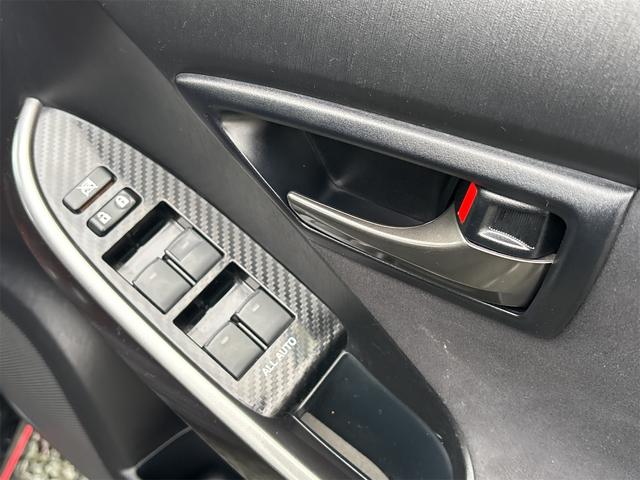 プリウス Ｓツーリングセレクション・Ｇ’ｓ　ＥＴＣ　バックカメラ　ＴＶ　アルミホイール　オートライト　ＣＶＴ　スマートキー　電動格納ミラー　エアコン　パワーステアリング　パワーウィンドウ（11枚目）