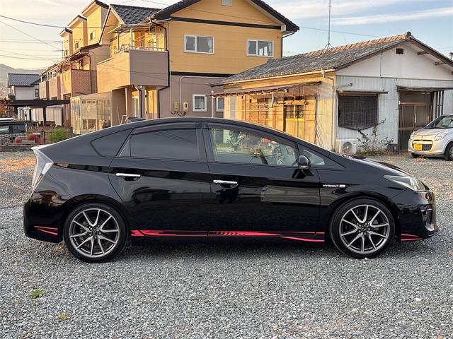 プリウス Ｓツーリングセレクション・Ｇ’ｓ　ＥＴＣ　バックカメラ　ＴＶ　アルミホイール　オートライト　ＣＶＴ　スマートキー　電動格納ミラー　エアコン　パワーステアリング　パワーウィンドウ（14枚目）
