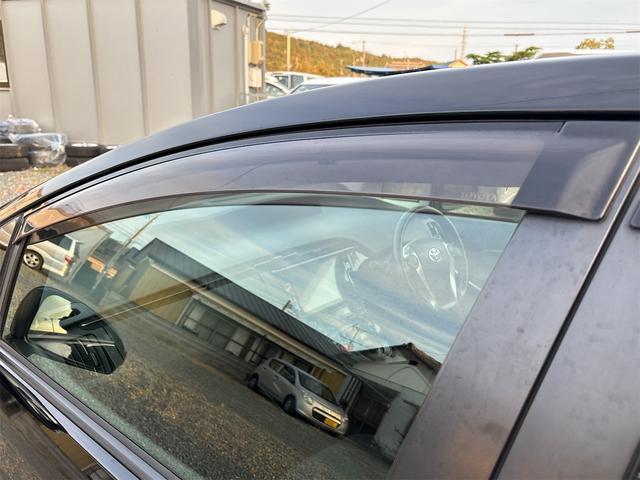 プリウス Ｓツーリングセレクション・Ｇ’ｓ　ＥＴＣ　バックカメラ　ＴＶ　アルミホイール　オートライト　ＣＶＴ　スマートキー　電動格納ミラー　エアコン　パワーステアリング　パワーウィンドウ（28枚目）