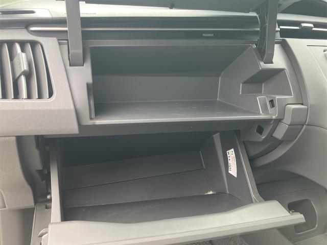 プリウス Ｓ　ナビ　テレビ　バックモニター　ＥＴＣ　アルミホイール　横滑り防止機能　オートライト　スマートキー　車検整備付き　プッシュスタート（17枚目）