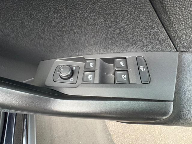 Ｔ－クロス ＴＳＩ　アクティブ　Ａｃｔｉｖｅ　Ｉｎｆｏ　Ｄｉｓｐｌａｙ　アダプティブクルーズコントロールシステム　レーンキープアシストシステム　パークディスタンスコントロール　駐車支援システム　ブラインドスポットディテクション（29枚目）
