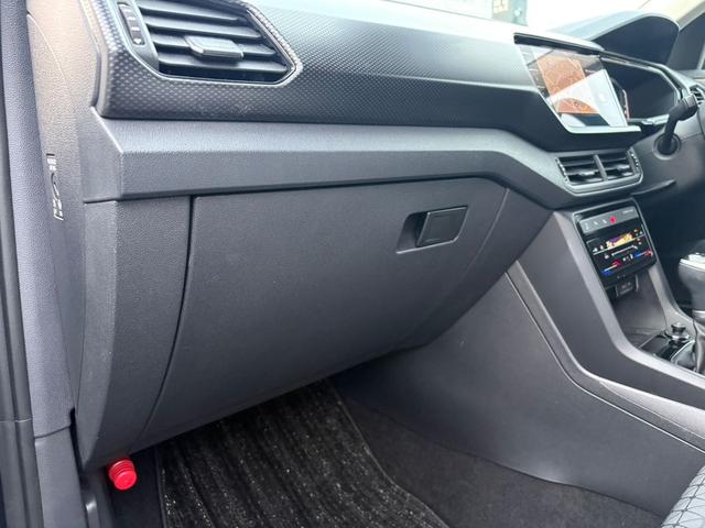 Ｔ－クロス ＴＳＩ　アクティブ　Ａｃｔｉｖｅ　Ｉｎｆｏ　Ｄｉｓｐｌａｙ　アダプティブクルーズコントロールシステム　レーンキープアシストシステム　パークディスタンスコントロール　駐車支援システム　ブラインドスポットディテクション（38枚目）