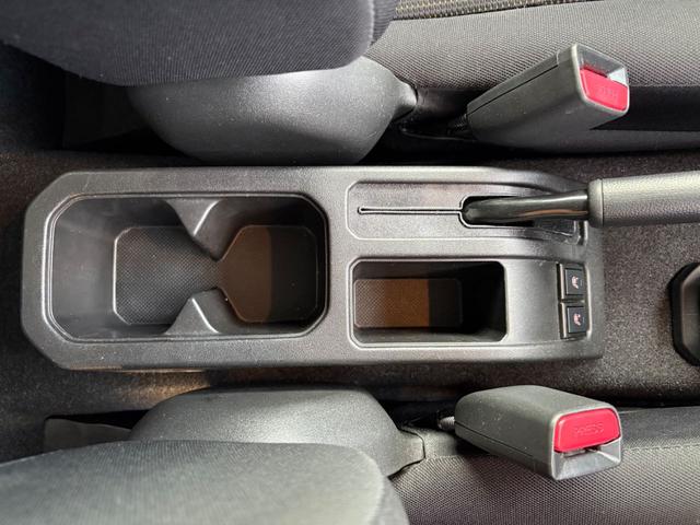 ジムニー ＸＣ　パナソニック製ストラーダナビ（Ｂｌｕｅｔｏｏｔｈ対応）　ＥＴＣ　クルーズコントロール　シートヒーター　ＬＥＤヘッドランプ＆フォグランプ　プッシュスタート　スペアキー　オートＡＣ　衝突被害軽減装置（26枚目）
