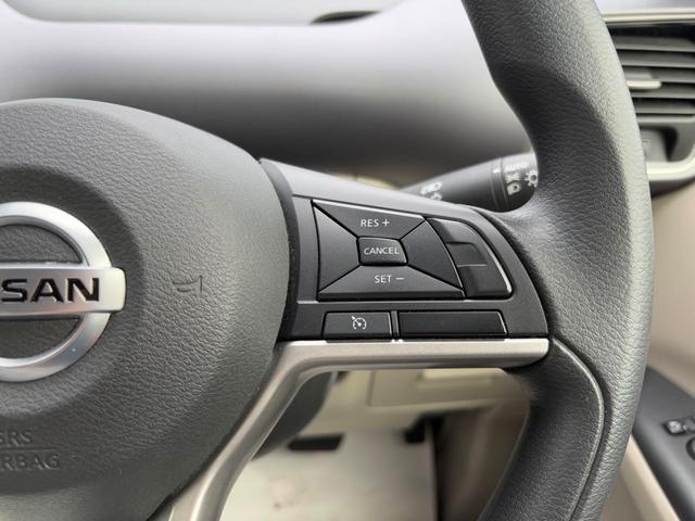 セレナ Ｘ　福祉車両　チェアキャブ　車いす１名　社外ナビ　バックモニター　ＥＴＣ　クルーズコントロール　両側スライドドア　ハロゲンヘッドライト　純正スチールホイール　オートエアコン　衝突被害軽減装置（18枚目）