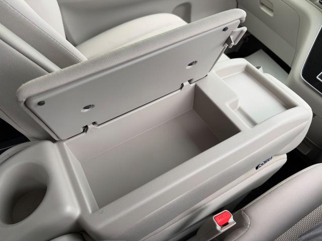 セレナ Ｘ　福祉車両　チェアキャブ　車いす１名　社外ナビ　バックモニター　ＥＴＣ　クルーズコントロール　両側スライドドア　ハロゲンヘッドライト　純正スチールホイール　オートエアコン　衝突被害軽減装置（33枚目）