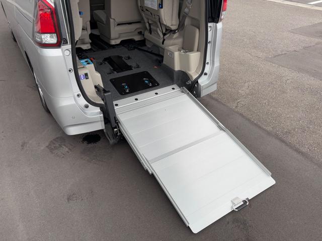 セレナ Ｘ　福祉車両　チェアキャブ　車いす１名　社外ナビ　バックモニター　ＥＴＣ　クルーズコントロール　両側スライドドア　ハロゲンヘッドライト　純正スチールホイール　オートエアコン　衝突被害軽減装置（46枚目）