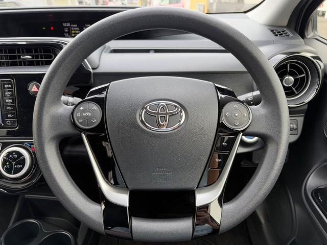 アクア Ｓスタイルブラック　純正ナビ（Ｂｌｕｅｔｏｏｔｈ＆ＣＤ対応）　バックモニター　衝突被害軽減ブレーキ　踏み間違い防止装置　クリアランスソナー　オートエアコン　スマートキー　シートヒーター　オートライト＆オートハイ（17枚目）