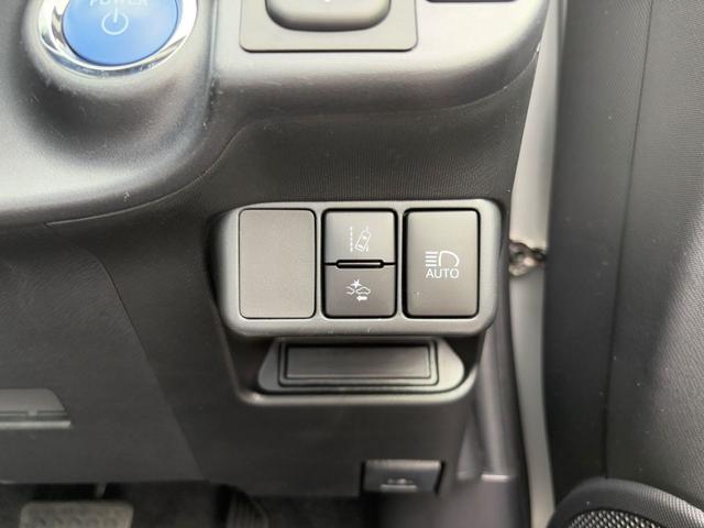 アクア Ｓスタイルブラック　純正ナビ（Ｂｌｕｅｔｏｏｔｈ＆ＣＤ対応）　バックモニター　衝突被害軽減ブレーキ　踏み間違い防止装置　クリアランスソナー　オートエアコン　スマートキー　シートヒーター　オートライト＆オートハイ（29枚目）
