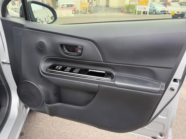 アクア Ｓスタイルブラック　純正ナビ（Ｂｌｕｅｔｏｏｔｈ＆ＣＤ対応）　バックモニター　衝突被害軽減ブレーキ　踏み間違い防止装置　クリアランスソナー　オートエアコン　スマートキー　シートヒーター　オートライト＆オートハイ（31枚目）