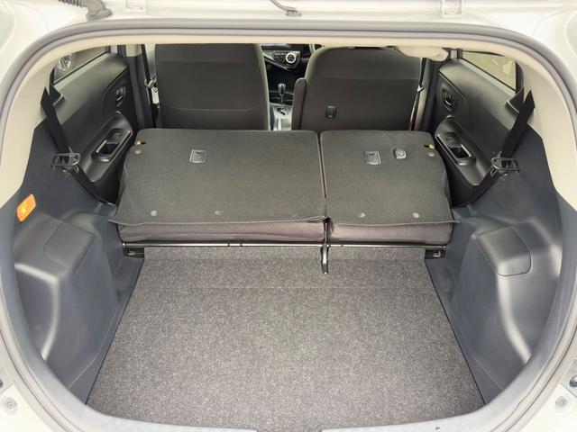 アクア Ｓスタイルブラック　純正ナビ（Ｂｌｕｅｔｏｏｔｈ＆ＣＤ対応）　バックモニター　衝突被害軽減ブレーキ　踏み間違い防止装置　クリアランスソナー　オートエアコン　スマートキー　シートヒーター　オートライト＆オートハイ（40枚目）