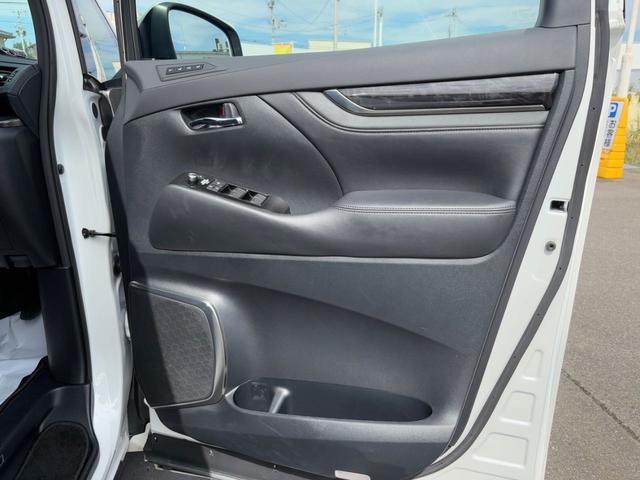 アルファード ２．５Ｓ　Ｃパッケージ　ＴｏｙｏｔａＳａｆｅｔｙＳｅｎｓｅ　モデリスタ　Ｔ－Ｃｏｎｎｅｃｔ　ＳＤナビゲーションシステム（Ｂｌｕｅｔｏｏｔｈ対応）　バックモニター　ＥＴＣ　ツインムーンルーフ　１３．３インチリヤモニター（32枚目）