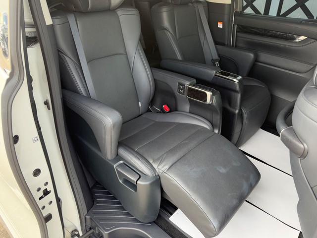 アルファード ２．５Ｓ　Ｃパッケージ　ＴｏｙｏｔａＳａｆｅｔｙＳｅｎｓｅ　モデリスタ　Ｔ－Ｃｏｎｎｅｃｔ　ＳＤナビゲーションシステム（Ｂｌｕｅｔｏｏｔｈ対応）　バックモニター　ＥＴＣ　ツインムーンルーフ　１３．３インチリヤモニター（40枚目）