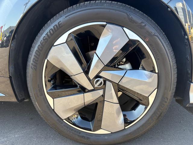 オーラ G FOUR レザーエディション 日産コネクトナビゲーション(Bluetooth対応) 全方位モニター プロパイロット ETC2.0 BOSEサラウンドシステム 前後エアロ ドアミラーシーケンシャルウインカー リモスタ HDMI(10枚目)