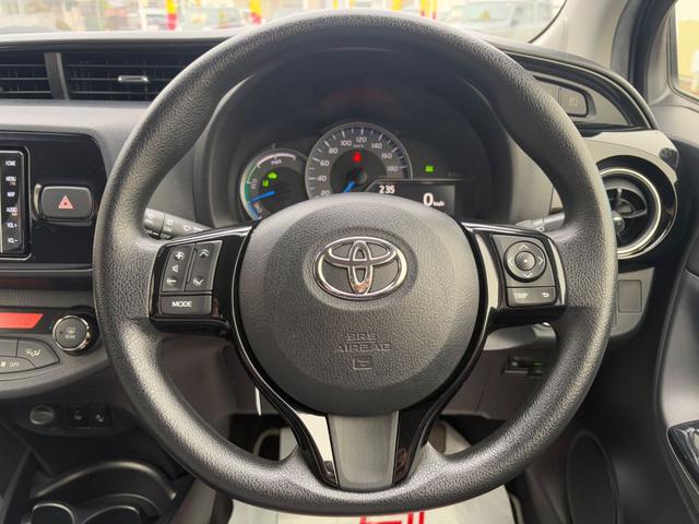 ヴィッツ ハイブリッドF セーフティーエディションIII 純正SDナビゲーション(Bluetooth対応&CD,DVD対応) バックモニター ETC 衝突被害軽減&踏間違防止装置 LEDヘッドランプ&フォグランプ ワイパーデアイサー プッシュスタートエンジン(20枚目)