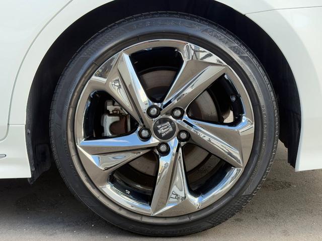 純正アルミホイール２２５／４５Ｒ１８