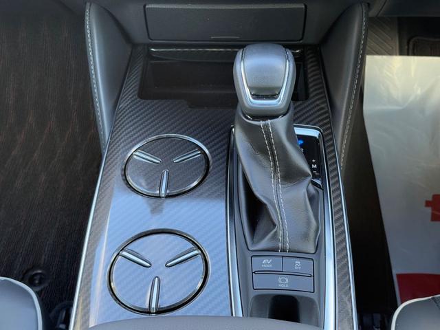 シフトレバー＆前席ドリンクホルダー