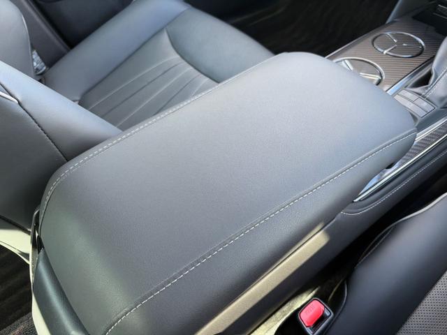 前席コンソール部