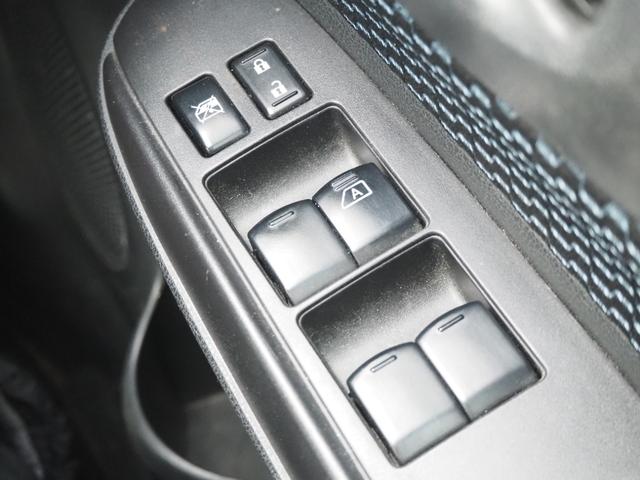 ノート Ｘ　ＦＯＵＲ　１年保証　車検令和９年３月　４ＷＤ　純正オーディオ　オートマ　オートエアコン　プッシュスタート（38枚目）