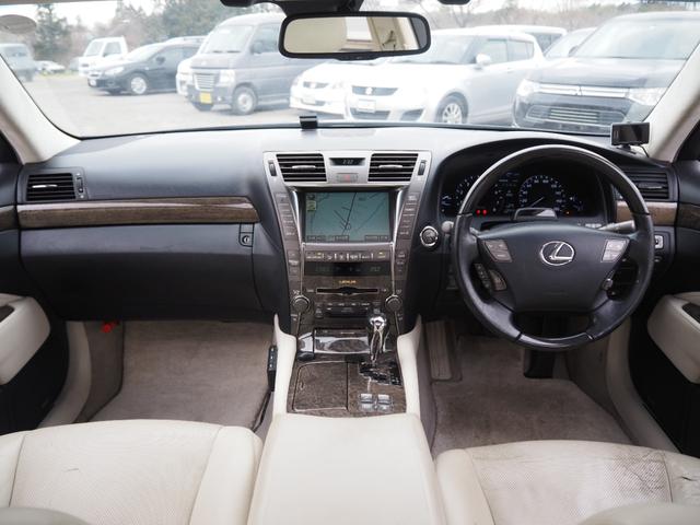ＬＳ ＬＳ６００ｈ　バージョンＳ　車検令和９年４月　４ＷＤ　ＨＤＤナビ　バックカメラ　マクレビ　クルーズコントロール　プッシュスタート　スマートキー　パワーシート　エアシート　サンルーフ　ウッドコンビハン（17枚目）