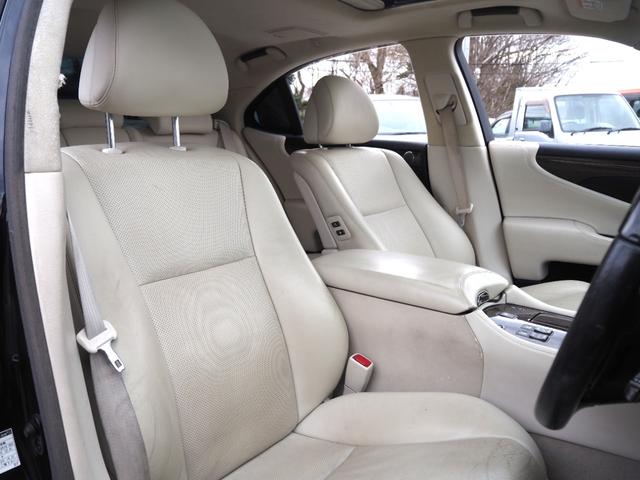 ＬＳ ＬＳ６００ｈ　バージョンＳ　車検令和９年４月　４ＷＤ　ＨＤＤナビ　バックカメラ　マクレビ　クルーズコントロール　プッシュスタート　スマートキー　パワーシート　エアシート　サンルーフ　ウッドコンビハン（18枚目）