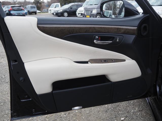 ＬＳ ＬＳ６００ｈ　バージョンＳ　車検令和９年４月　４ＷＤ　ＨＤＤナビ　バックカメラ　マクレビ　クルーズコントロール　プッシュスタート　スマートキー　パワーシート　エアシート　サンルーフ　ウッドコンビハン（42枚目）