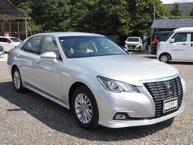 クラウン ロイヤルサルーンＧ　車検Ｒ８年５月　１年保証　ナビ　ＴＶ　バックカメラ　パワーシート　本革シート　クリアランスソナー（3枚目）