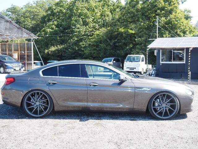 ６シリーズ ６４０ｉグランクーペ　車検Ｒ８年１２月　ナビ　バックカメラ　ＴＶ　サンルーフ　パワーシート　車高調　社外２２インチＡＷ（4枚目）