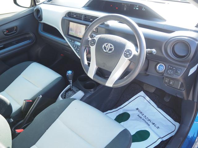 シートにシミ等もなく綺麗な状態です。