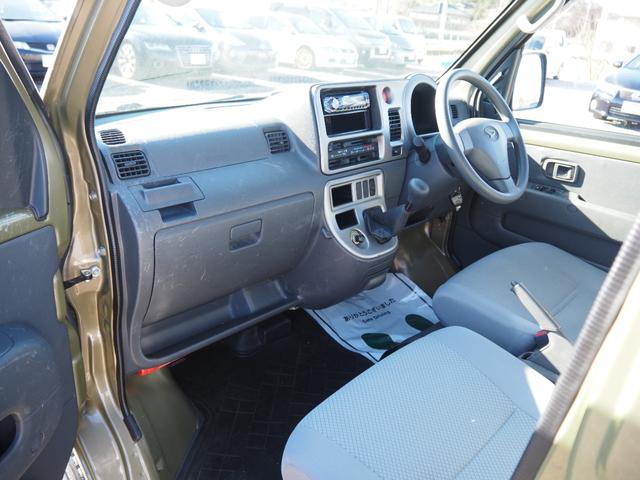 ハイゼットカーゴ デッキバンＧＬ　１年保証　車検令和９年１２月　４ＷＤ　５ＭＴ　エアコン　フロントパワーウィンドウ（20枚目）