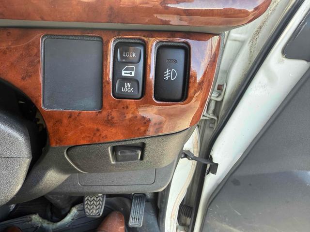 ハイエースバン 　ＤＸ　４ＷＤ　ＥＴＣ　クリアランスソナー　スライドドア　ＡＴ　アルミホイール　ＣＤ　ＭＤ　エアコン　運転席エアバッグ（5枚目）