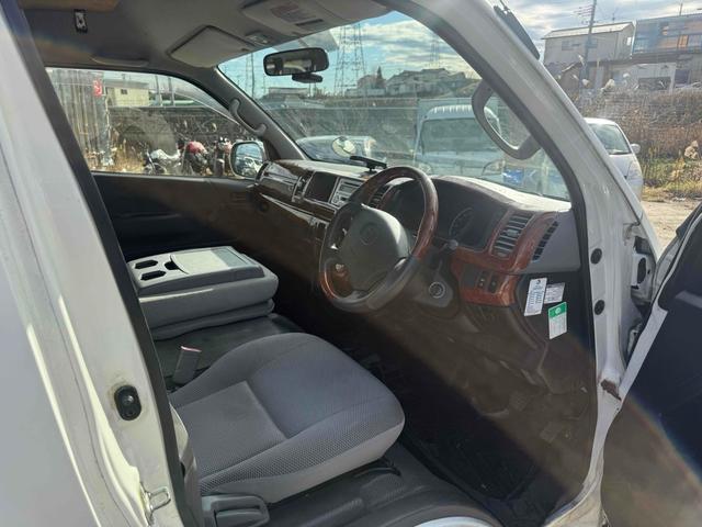 ハイエースバン 　ＤＸ　４ＷＤ　ＥＴＣ　クリアランスソナー　スライドドア　ＡＴ　アルミホイール　ＣＤ　ＭＤ　エアコン　運転席エアバッグ（9枚目）