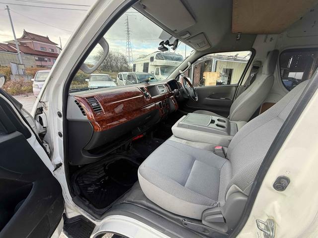 ハイエースバン 　ＤＸ　４ＷＤ　ＥＴＣ　クリアランスソナー　スライドドア　ＡＴ　アルミホイール　ＣＤ　ＭＤ　エアコン　運転席エアバッグ（29枚目）