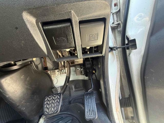 ハイエースバン 　ＤＸ　４ＷＤ　ＥＴＣ　クリアランスソナー　スライドドア　ＡＴ　アルミホイール　ＣＤ　ＭＤ　エアコン　運転席エアバッグ（30枚目）