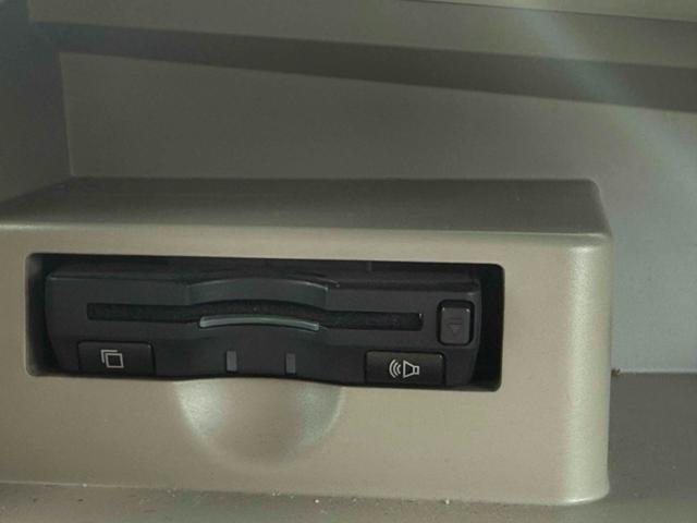 エスティマハイブリッド G 4WD ETC ナビ オートクルーズコントロール パークアシスト 両側電動スライドドア オートライト HID サンルーフ スマートキー 電動格納ミラー 後席モニター 3列シート パワーシート CVT(6枚目)